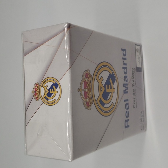 2425- Real Madrid Made In Spain For Men NWT - Picture 3 of 5